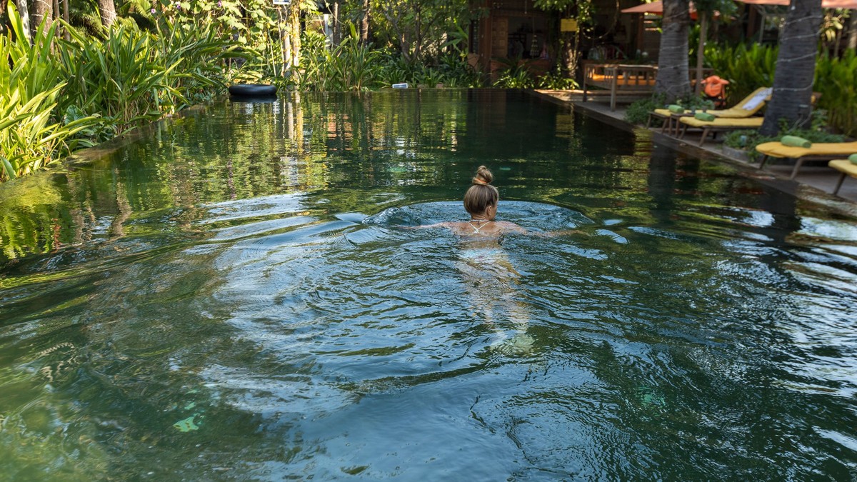 Safari Lodge Dinner Dress Code: What to Wear in Kenya