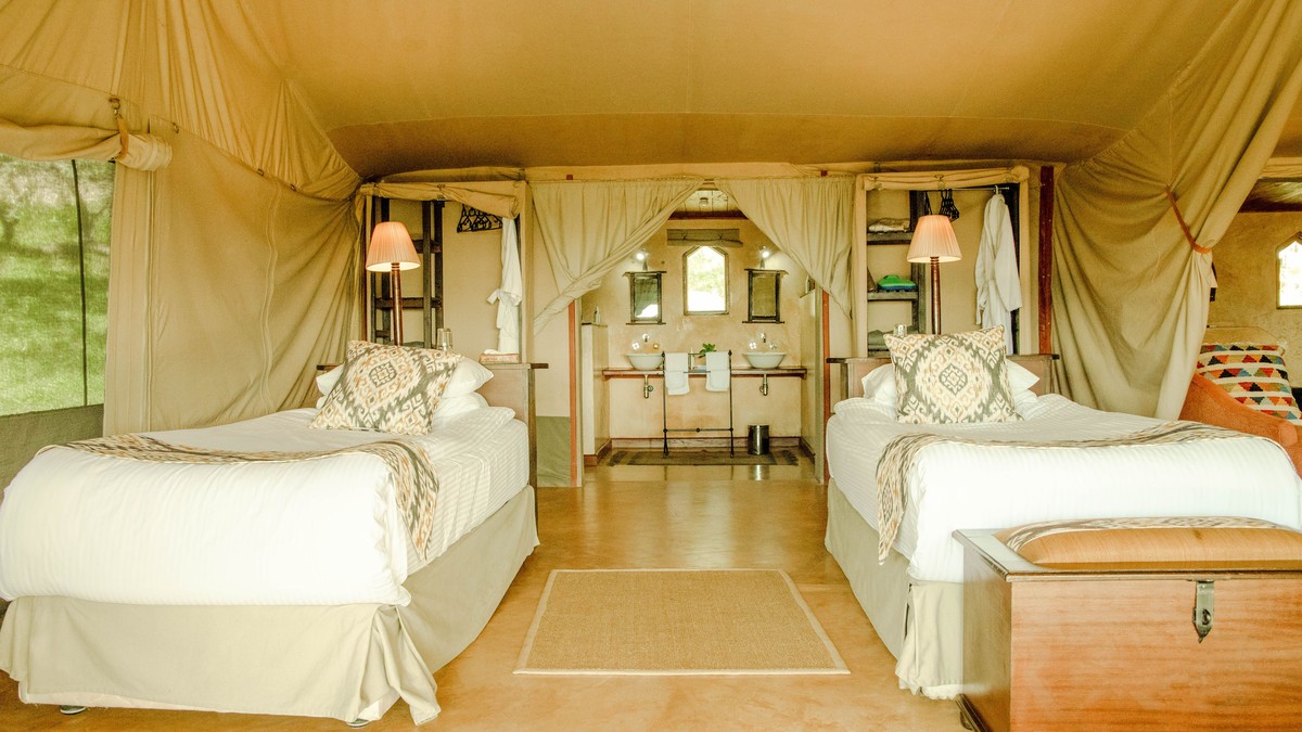 Safari Lodge Dinner Dress Code: What to Wear in Kenya - photo 1
